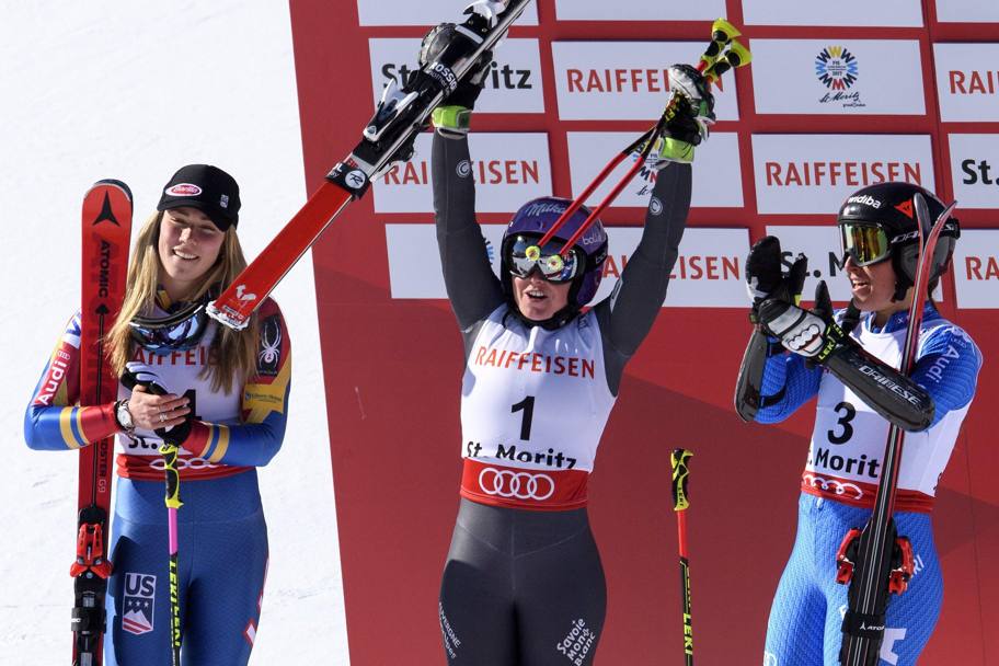 Un po&#39; d&#39;azzurro sul podio mondiale di St. Moritz. Sofia Goggia (a destra) di bronzo nel gigante femminile. Epa